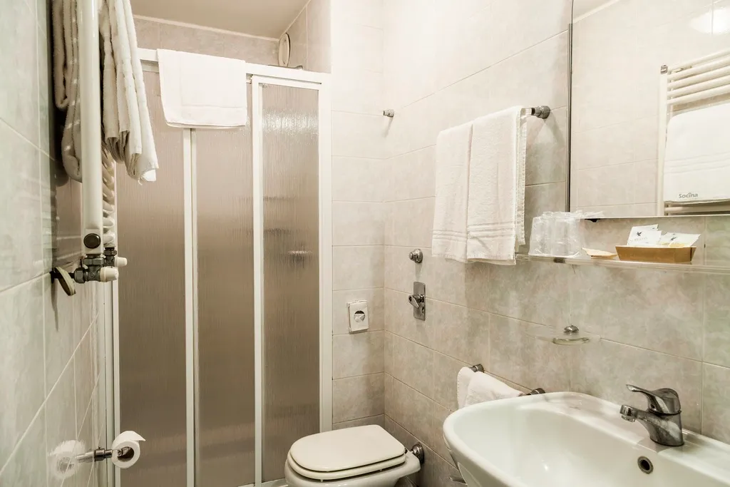 TRIPLE STANDARD Room, Hotel Des Etrangers, Milan