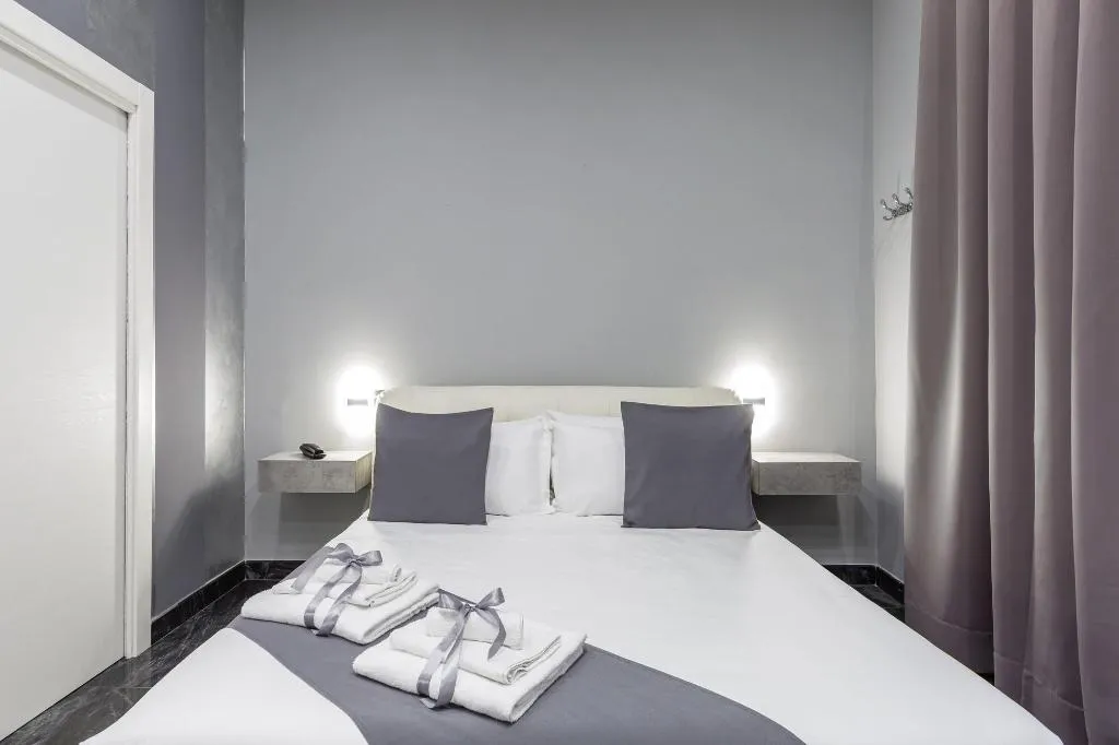 Room, Hotel Palace Napoli, Naples