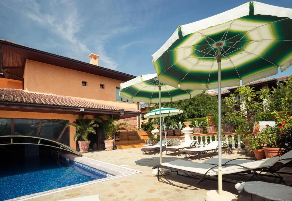 Pool, Dallas Residence, Varna