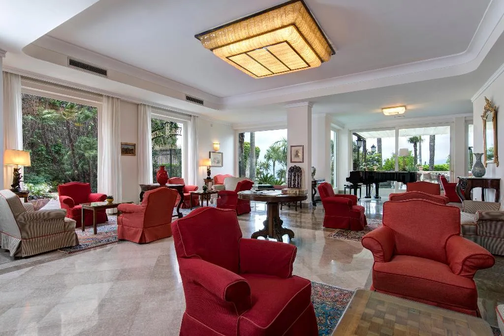Lobby, Grand Hotel Royal, Naples