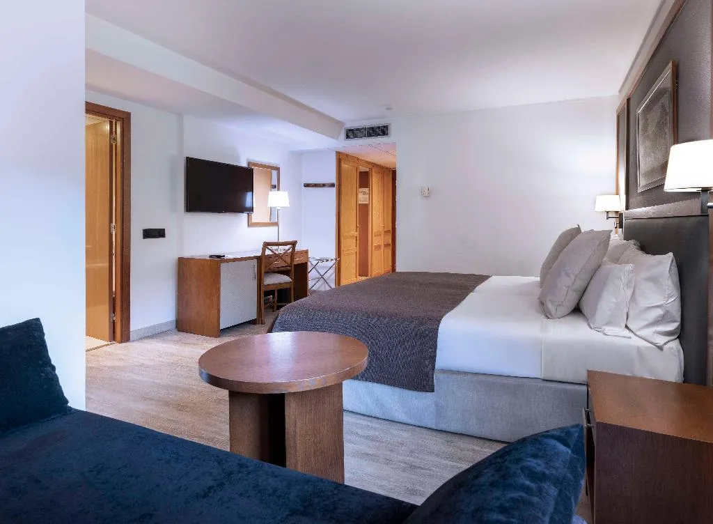 TRIPLE STANDARD Room, Vielha Val d’Arán Affiliated by Melia, Costa Brava