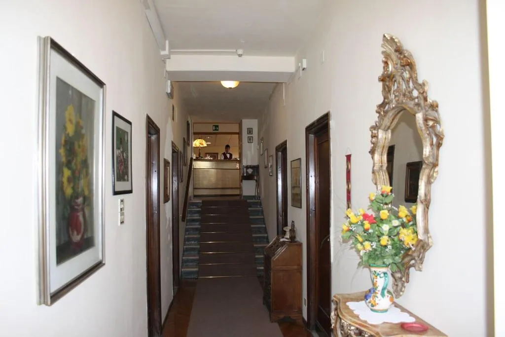 Lobby, Bodoni, Florence