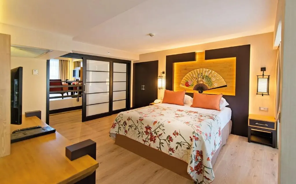 SUITE WITH JACUZZI Room, Limak Lara De Luxe Hotel & Resort, Antalya