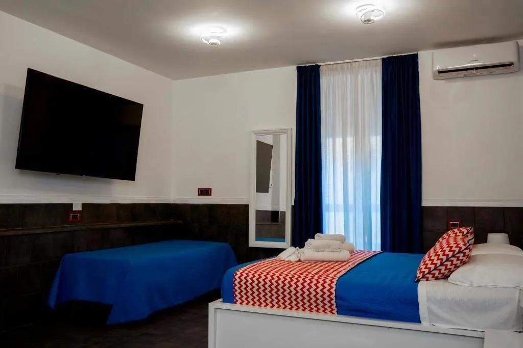 Room, Yacht Club Angioino, Naples