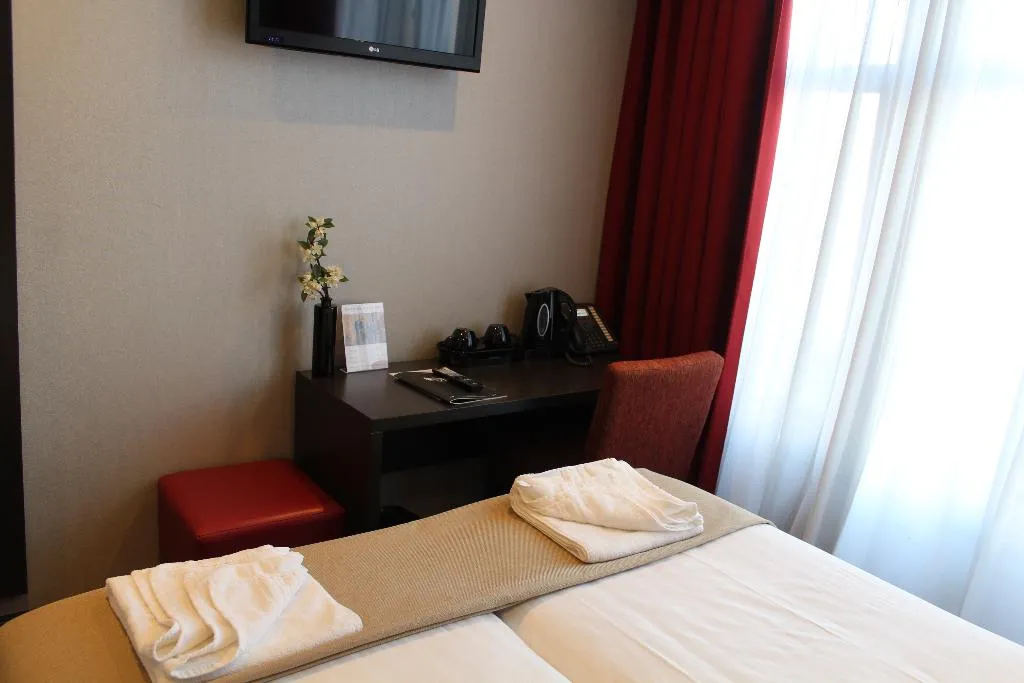TWIN DELUXE Room, Royal Amsterdam Hotel, Amsterdam