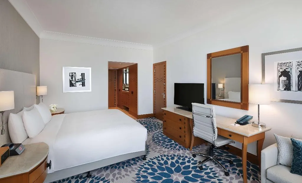 DOUBLE DELUXE KING BED Room, Hilton Dubai Jumeirah, Dubai