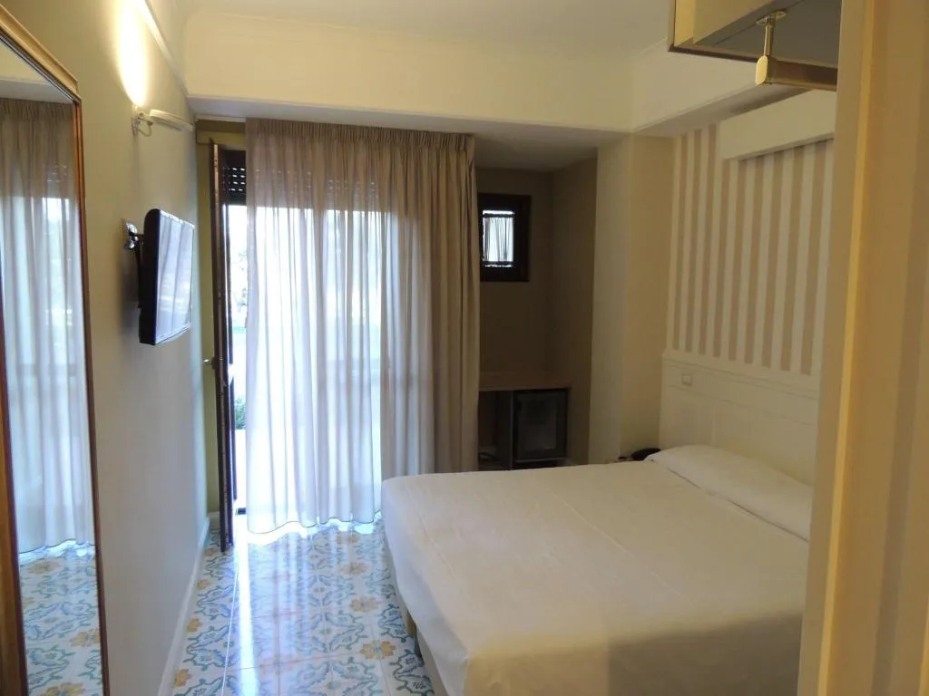 Double or Twin TWO BEDS Room, Hotel Zeus Pompei, Naples