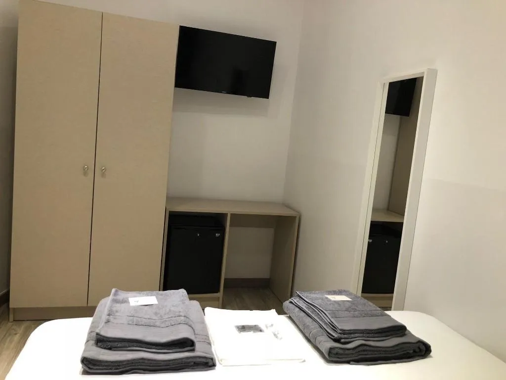 Room, Hostalin Madrid Atocha, Madrid