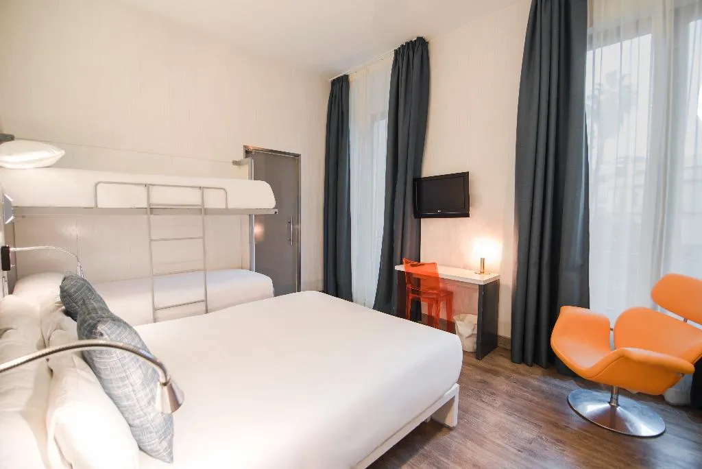 QUADRUPLE STANDARD Room, Petit Palace Canalejas, Seville