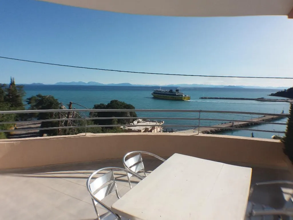 APARTMENT CAPACITY 5 Room, Harbour View, Kalamata