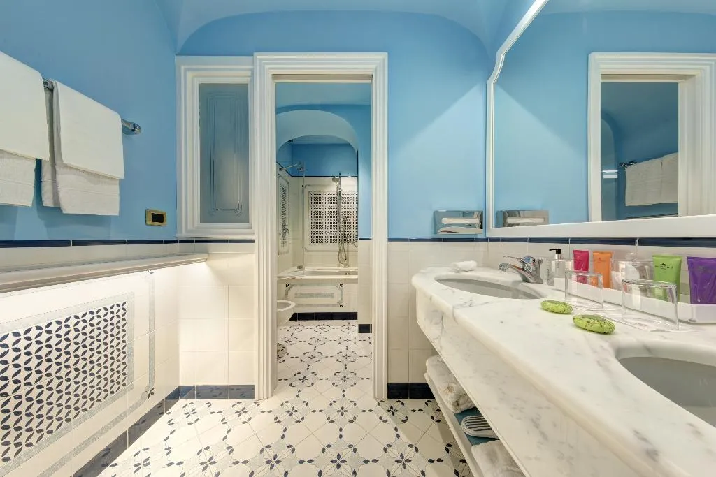 Double or Twin PREMIUM SEA VIEW Room, Grand Hotel Royal, Naples