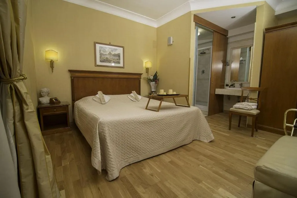 TRIPLE LUXURY Room, Luxury Rooms H 2000 Roma, Rome