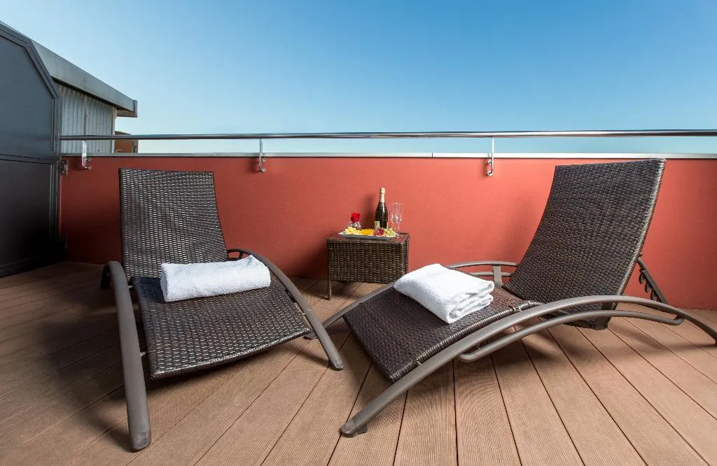 DOUBLE DELUXE WITH BALCONY Room, Leonardo Boutique Hotel Barcelona Sagrada Familia, Barcelona