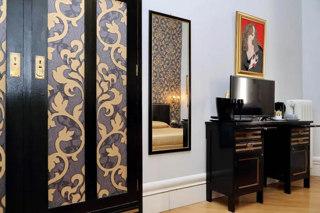 Room, Domus Monamì Luxury Suites, Rome