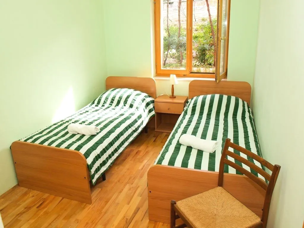 APARTMENT CAPACITY 4 TWO BEDROOMS Room, Santic, Split