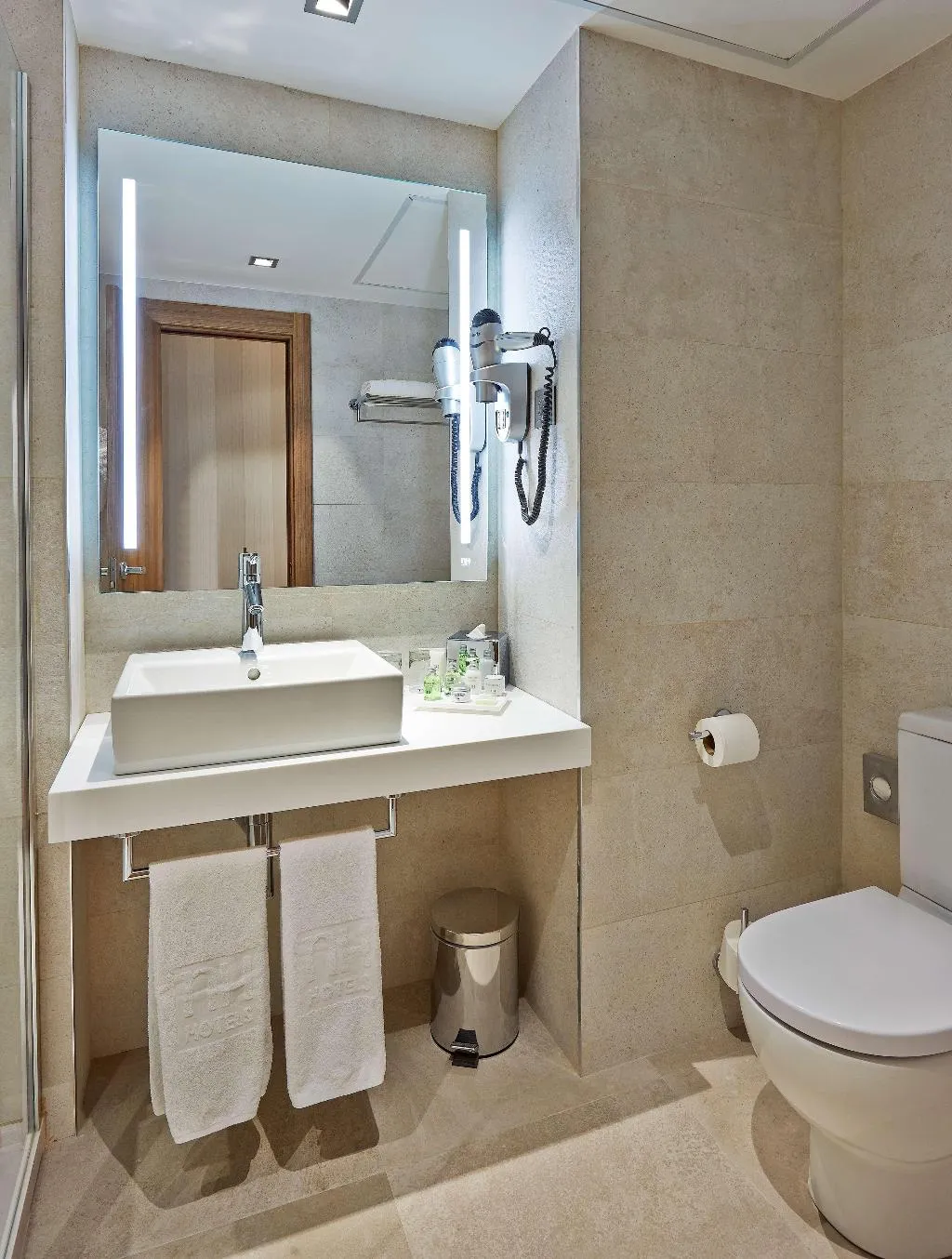 FAMILY ROOM CONNECTING ROOM Room, NH Barcelona Les Corts, Barcelona