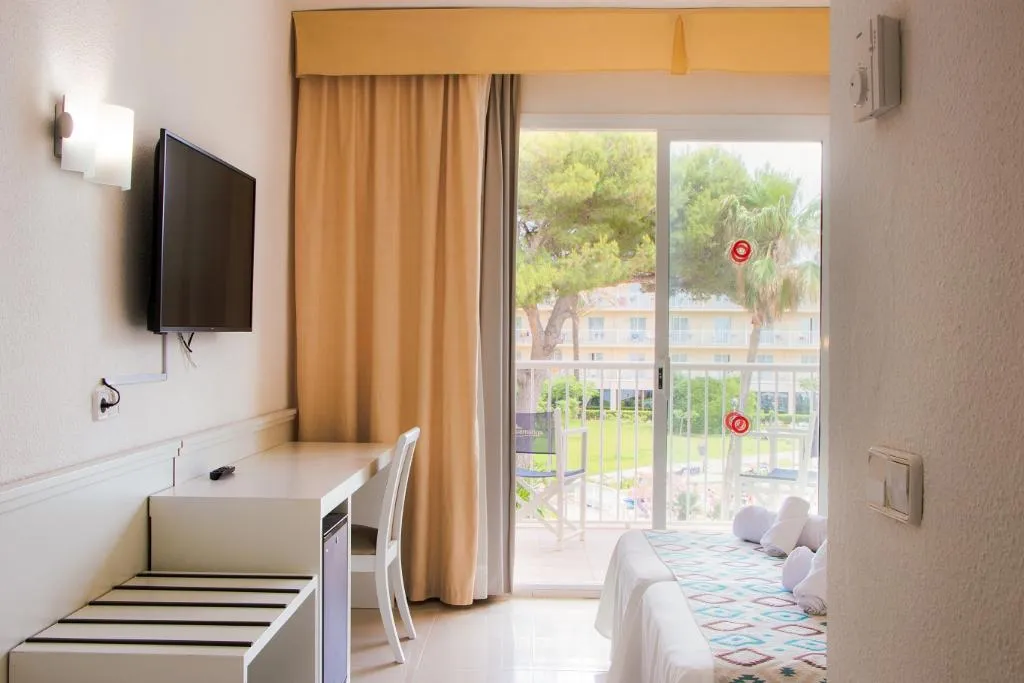 Double or Twin CLASSIC POOL VIEW Room, Club Hotel Aguamarina, Menorca