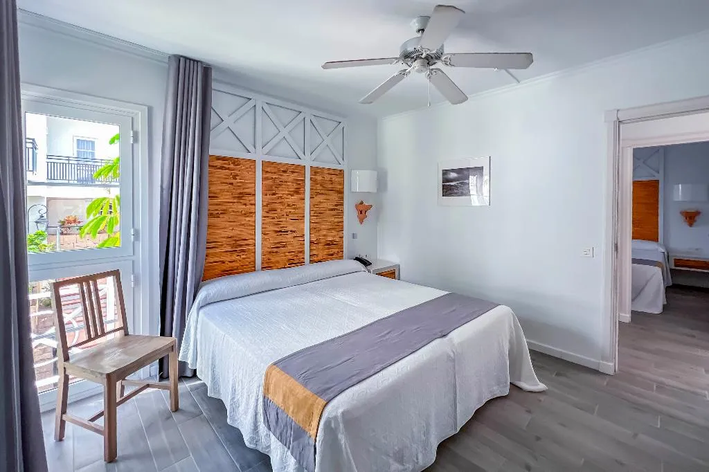 Room, Parque del Sol, Tenerife