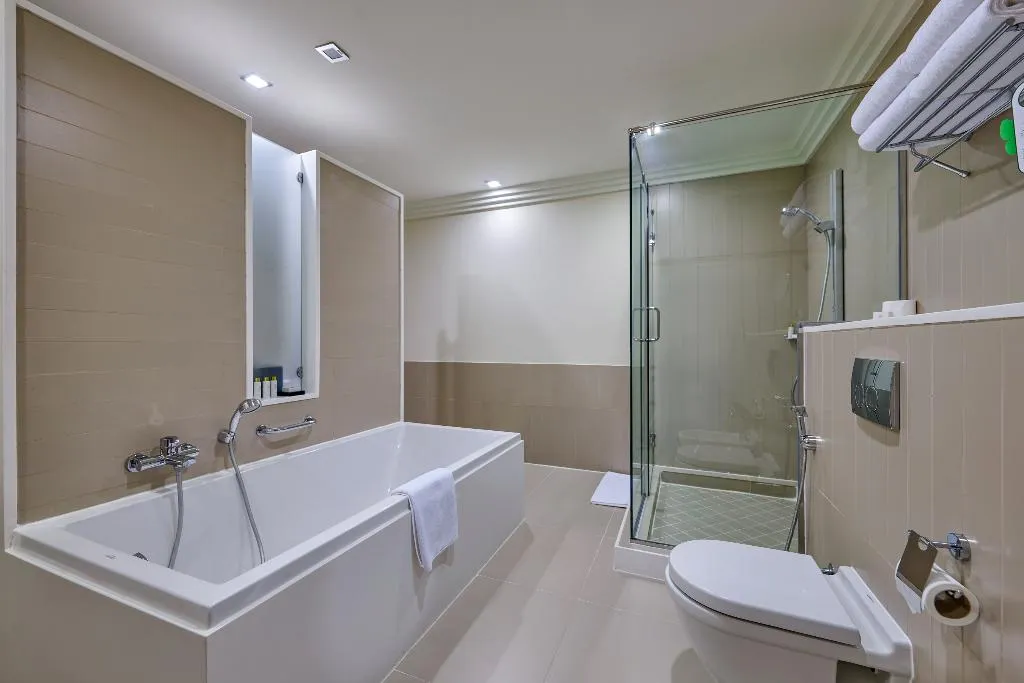 DOUBLE CLUB Room, Millennium Airport Hotel Dubai, Dubai