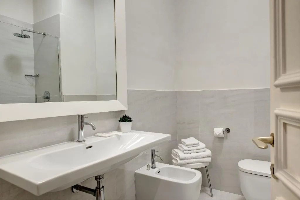 Double or Twin CLASSIC WITH BALCONY Room, Majestic Palace, Naples