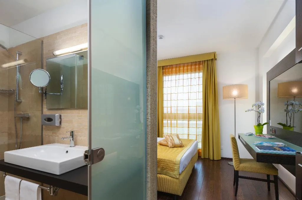 Double or Twin STANDARD Room, Mercure Siracusa Prometeo, Catania