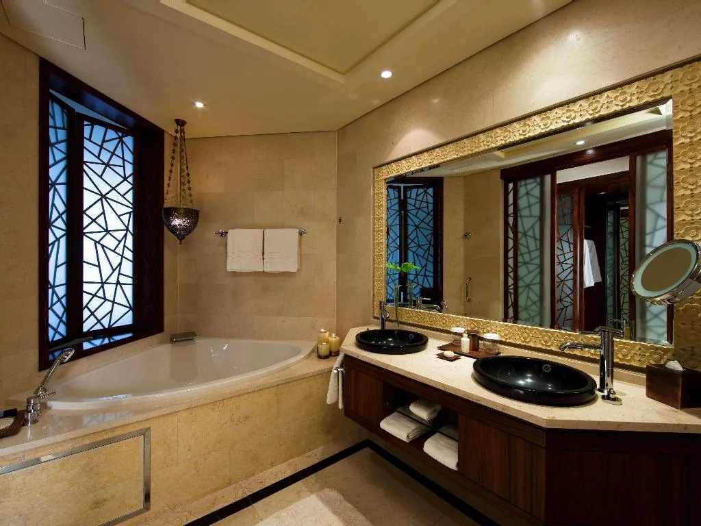 TWIN STANDARD Room, Raffles Dubai, Dubai