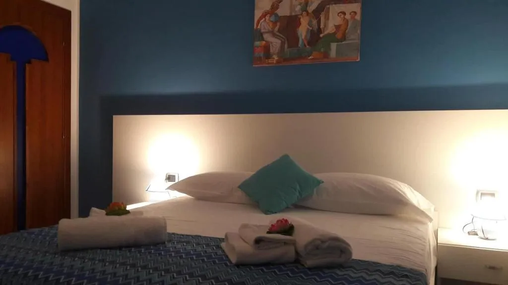 Room, B&B Cornelia, Naples