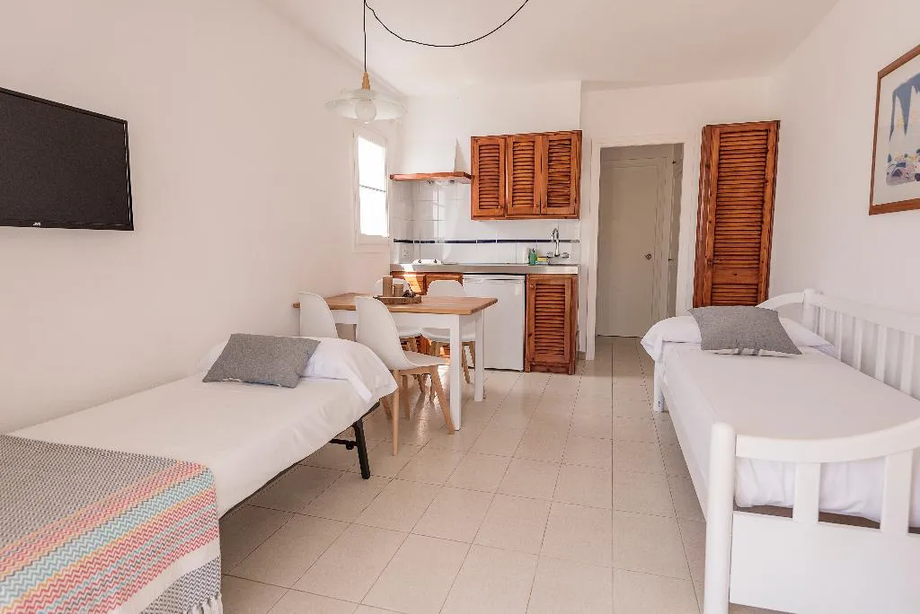 APARTMENT CAPACITY 4 ONE BEDROOM Room, Las Brisas I & II, Menorca