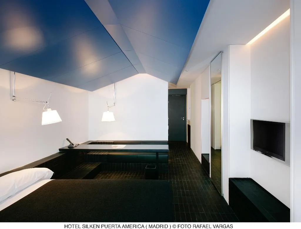 DOUBLE STANDARD Room, Puerta America Madrid, Madrid
