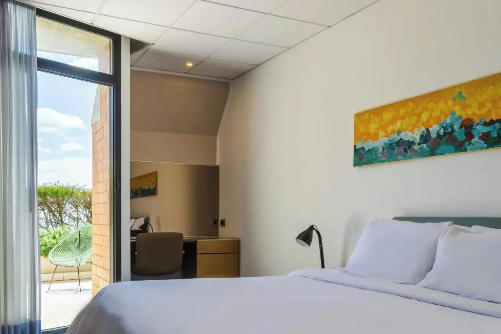 DOUBLE CLASSIC QUEEN BED Room, Four Points by Sheraton Catania Hotel & Conference, Catania