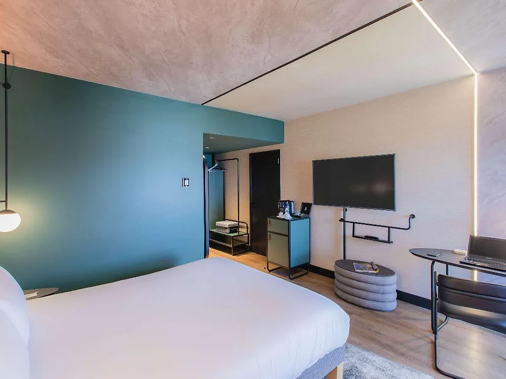 DOUBLE QUEEN SIZE BED Room, Novotel Lisboa, Lisbon