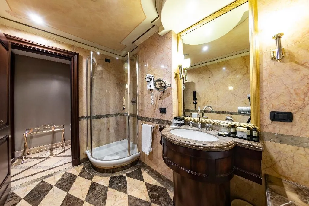 FAMILY ROOM CAPACITY 2 Room, River Chateau, Rome
