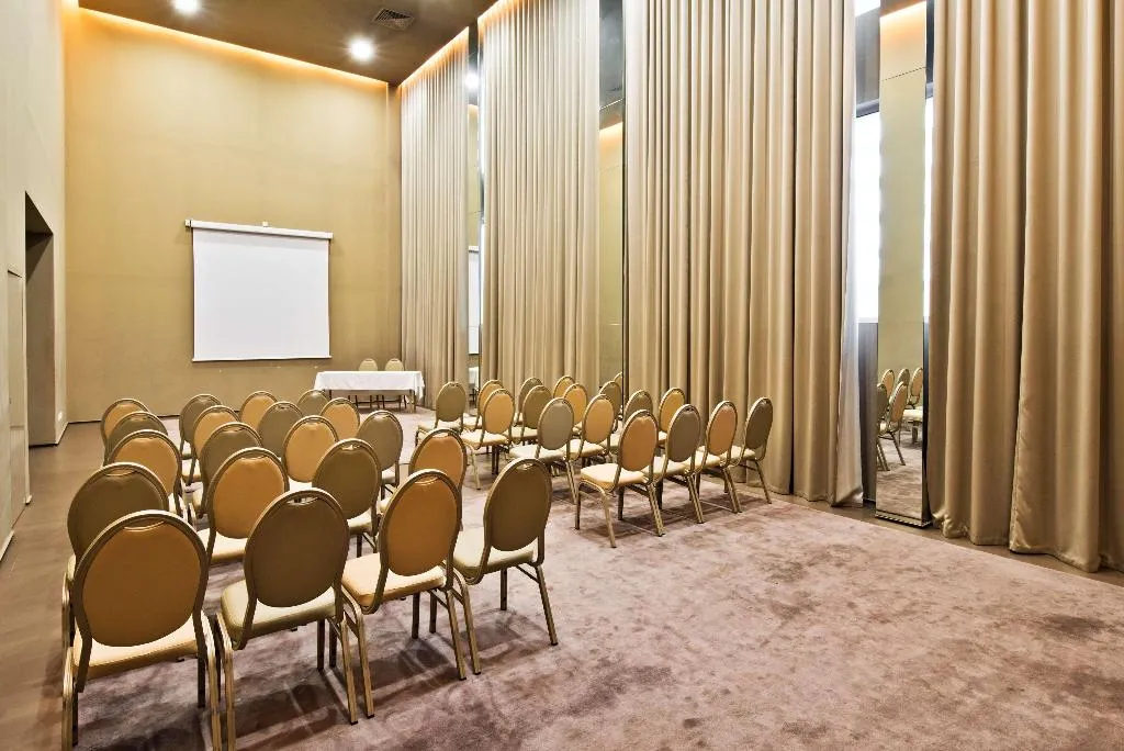 Conferences, Golden Tulip São João da Madeira, Porto