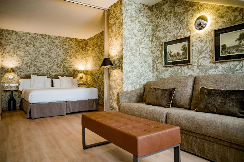 QUADRUPLE STANDARD Room, Hotel Meninas, Madrid