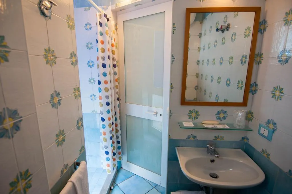 Room, Albergo Macrì, Naples
