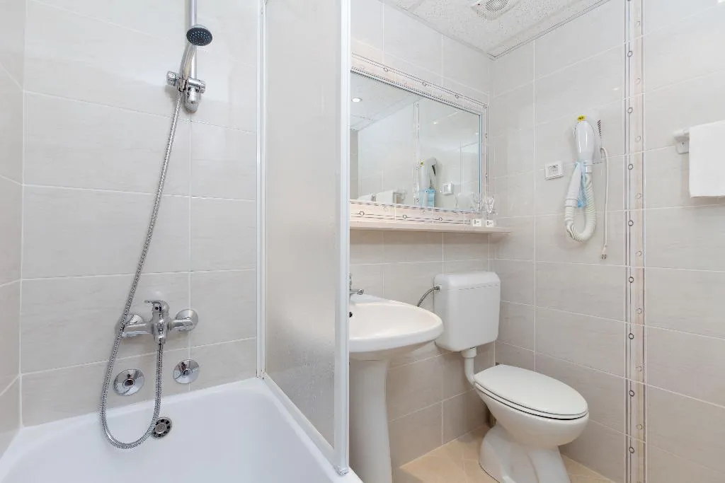 DOUBLE STANDARD Room, MASLINICA Mimosa Lido Palace Hotel, Istria