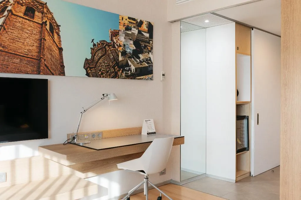 Double or Twin DELUXE Room, Barcelo Valencia, Valencia