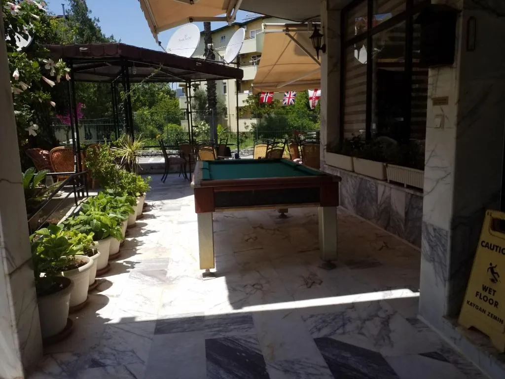 Sports and Entertainment, Kamelya, Dalaman