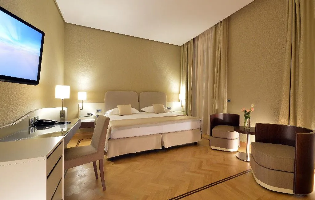 JUNIOR SUITE STANDARD Room, Palazzo Esedra, Naples