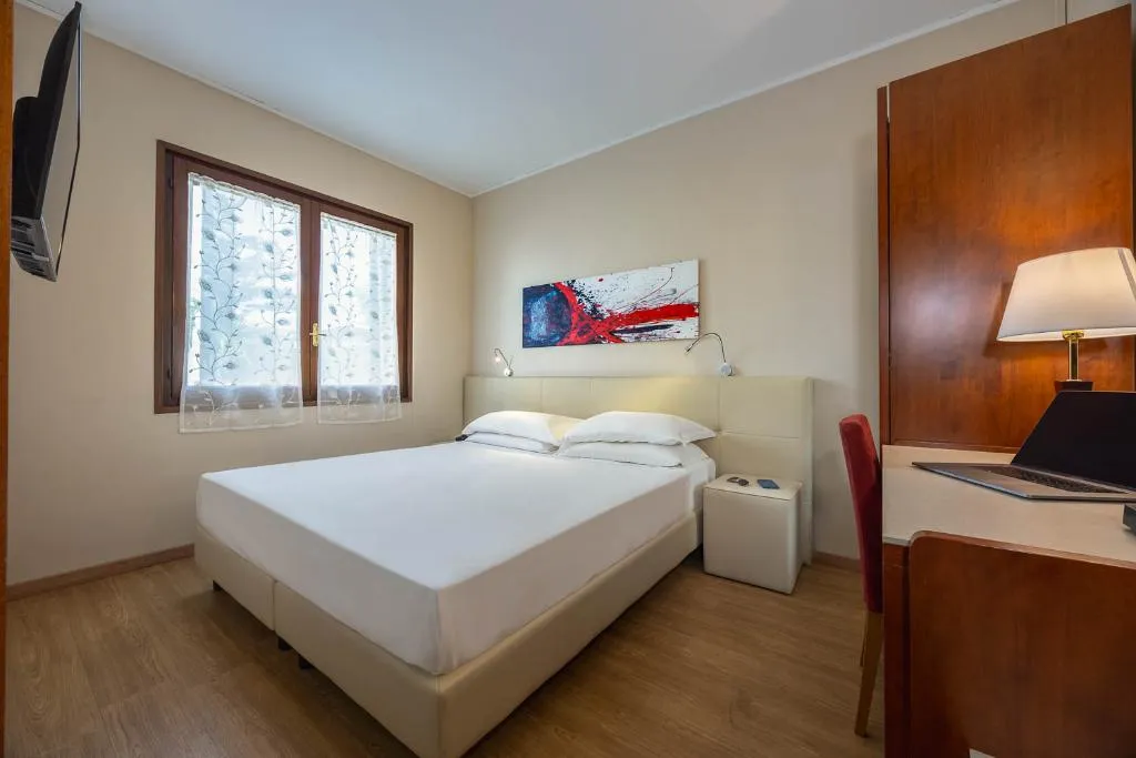 DOUBLE STANDARD Room, iH Hotels Padova Admiral, Venice