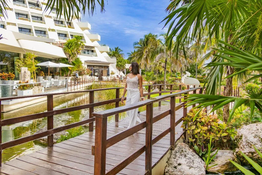 Terrace, The Pyramid Cancun by Oasis, Cancun Area
