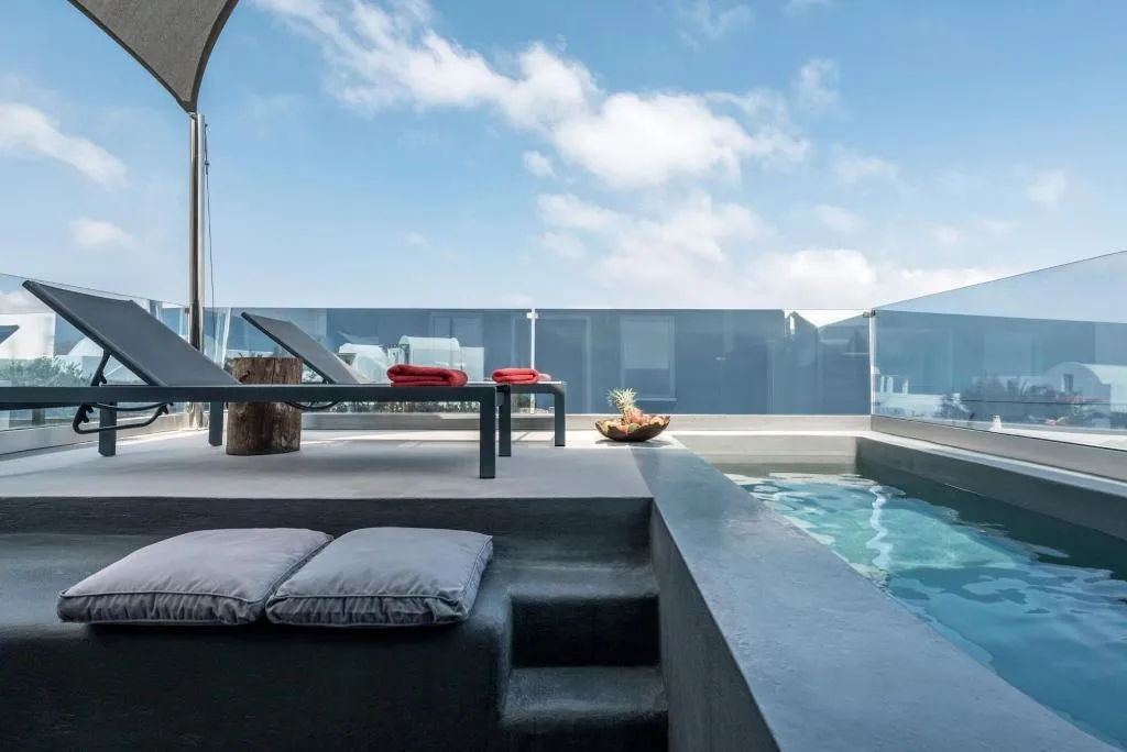 Room, West East Suites, Santorini