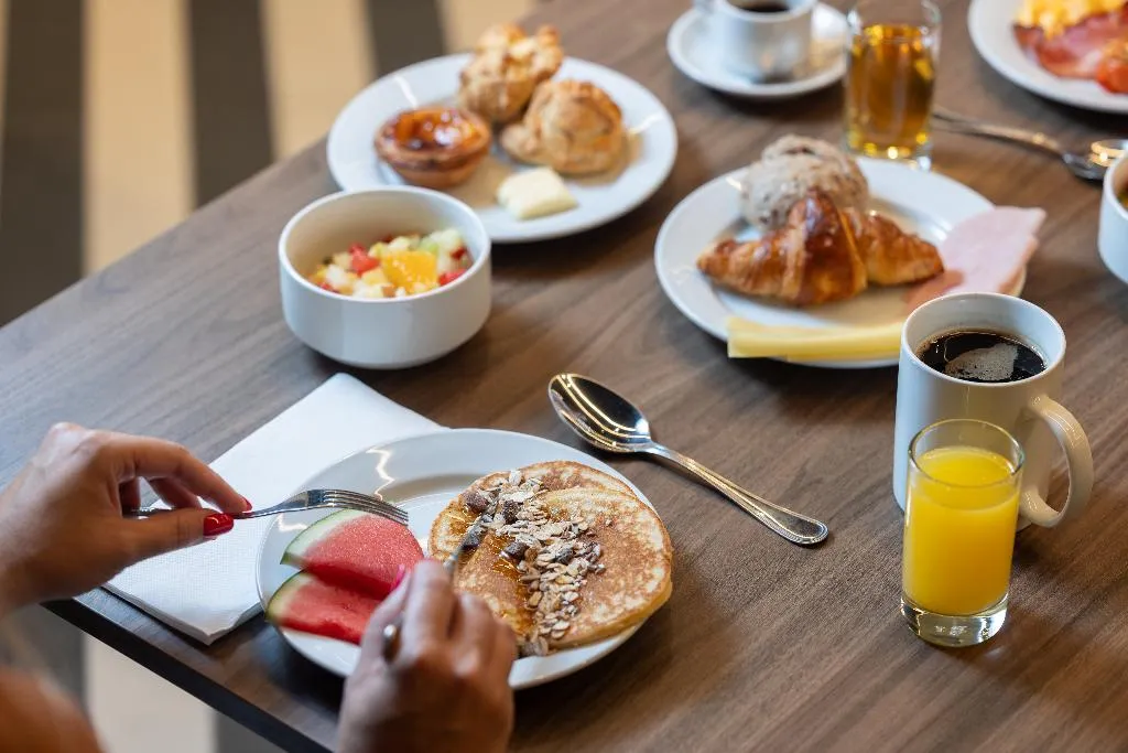Restaurant, Holiday Inn Express Lisbon Principe Real, by IHG, Lisbon