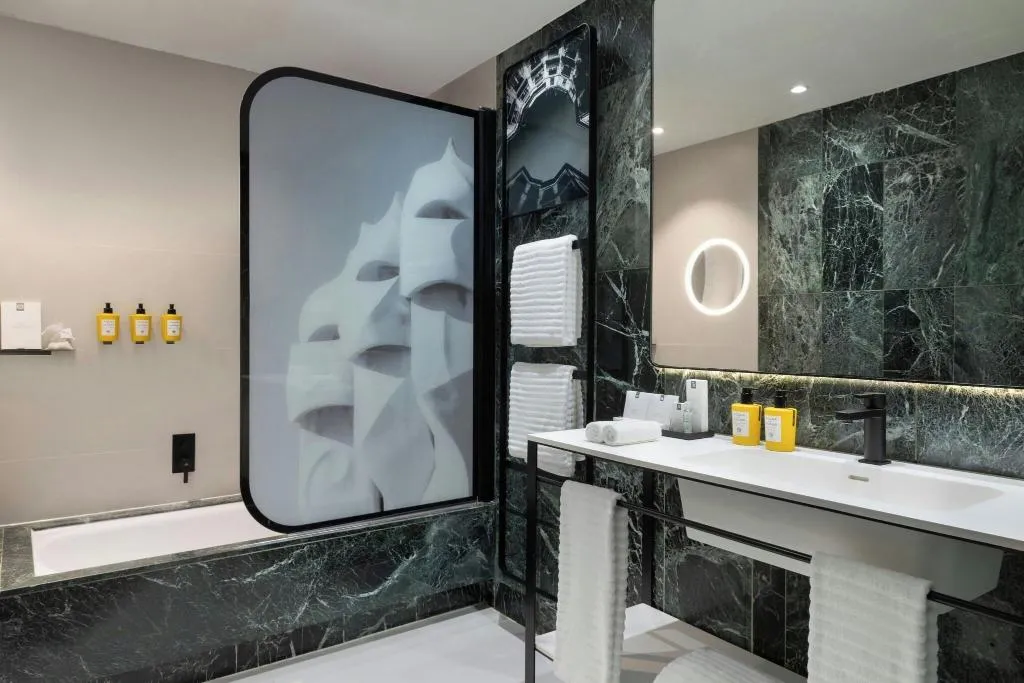 TWIN PRESTIGE Room, Renaissance Barcelona, Barcelona