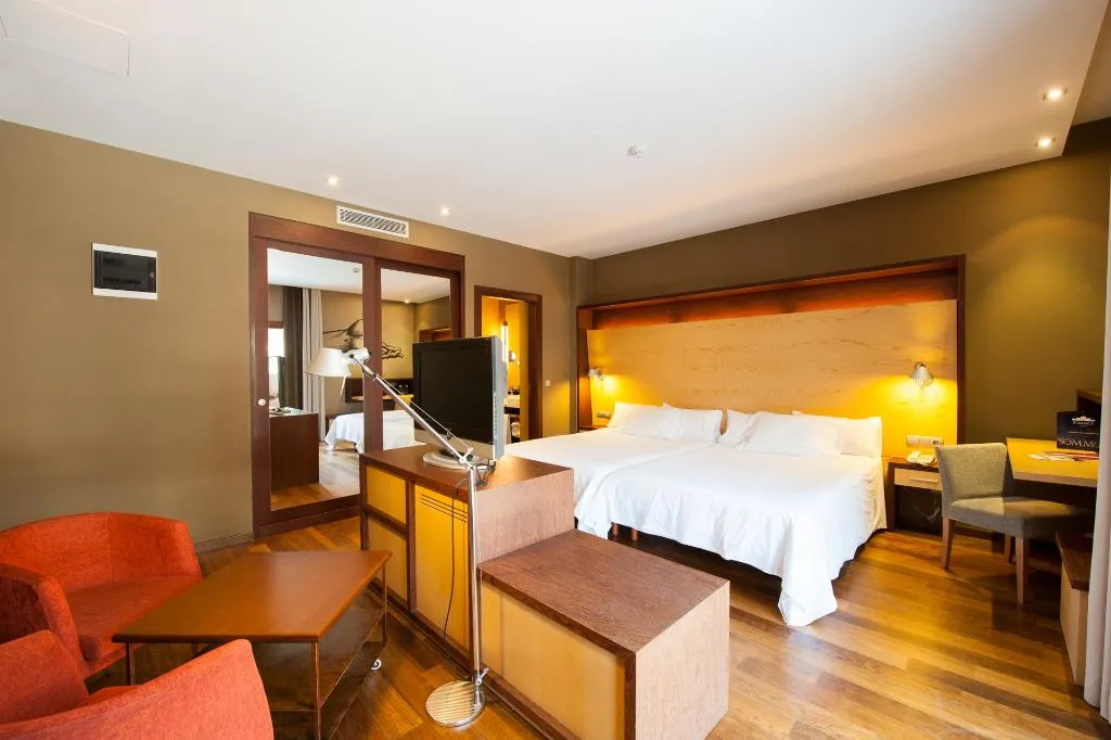 JUNIOR SUITE STANDARD Room, SOMMOS Hotel Aneto, Barcelona