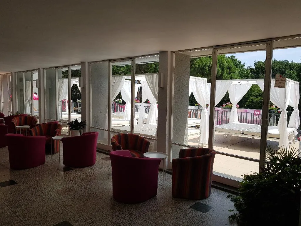 Lobby, Tintyava, Varna