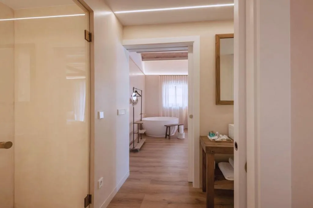 Room, Palau Macelli, Costa Brava
