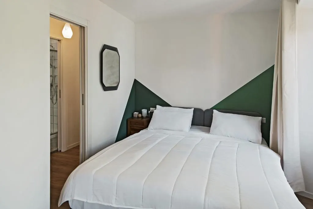 APARTMENT TWO BEDROOMS ONE BATHROOM Room, Stresa Complex Levoasi, Milan