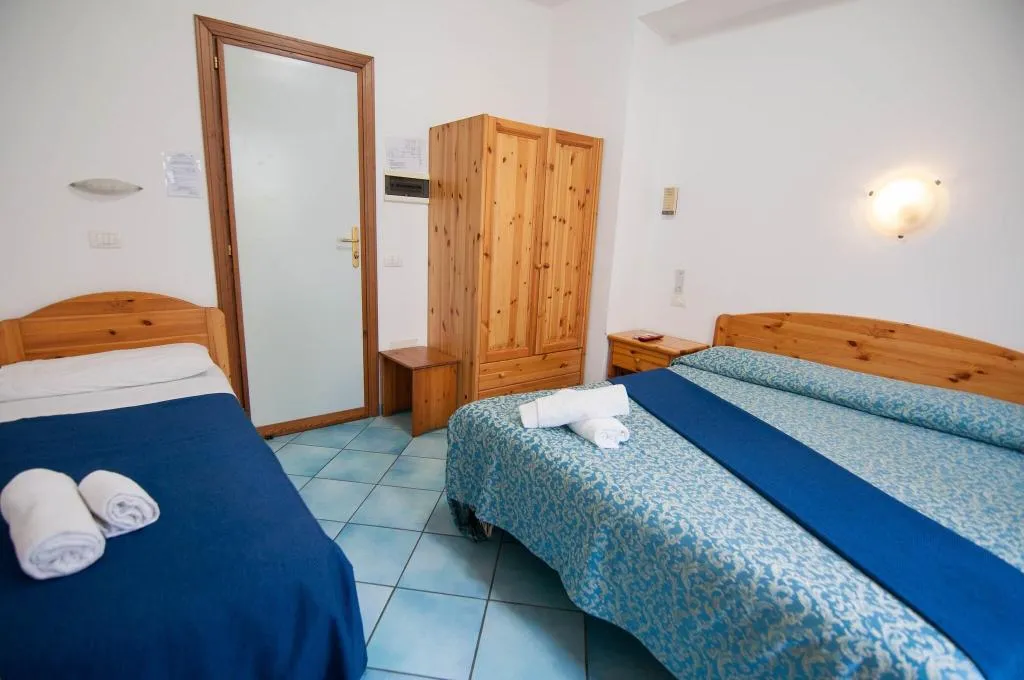 Room, Albergo Macrì, Naples