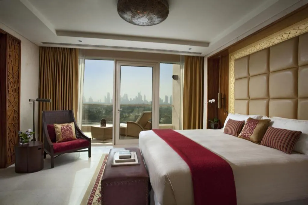 Double or Twin CLUB Room, Raffles Dubai, Dubai